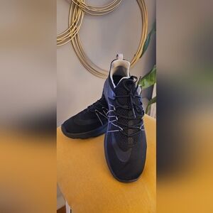 LIKE NEW Nike Black Athletic Sneakers